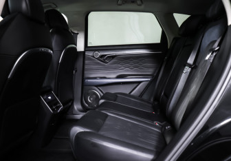 Подержанный автомобиль Voyah Free 2023 года (12 фото)