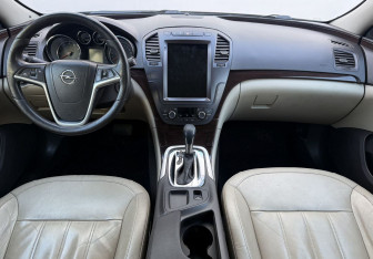 Подержанный автомобиль Opel Insignia Sedan 2010 года (12 фото)