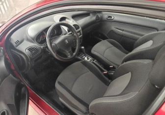 Подержанный автомобиль Peugeot 206 Hatchback 2008 года (8 фото)