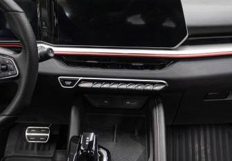 Подержанный автомобиль Geely Coolray 2024 года (14 фото)