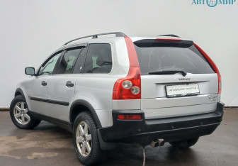 Подержанный автомобиль Volvo XC90 2004 года (7 фото)