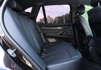 Подержанный автомобиль BMW X5 2014 года (10 фото)