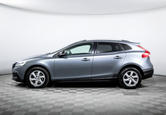 Подержанный автомобиль Volvo V40 Cross Country 2018 года (8 фото)