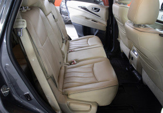 Подержанный автомобиль Infiniti QX60 2017 года (13 фото)