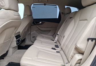 Подержанный автомобиль Audi Q7 2015 года (11 фото)
