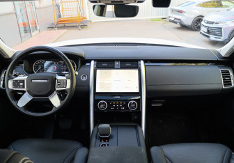 Подержанный автомобиль Land Rover Discovery 2022 года (11 фото)