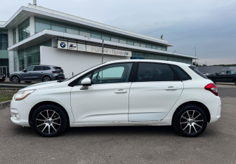 Подержанный автомобиль Citroen C4 Hatchback 2012 года (8 фото)