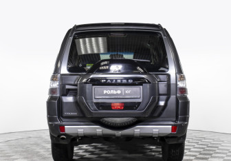 Подержанный автомобиль Mitsubishi Pajero 2014 года (6 фото)