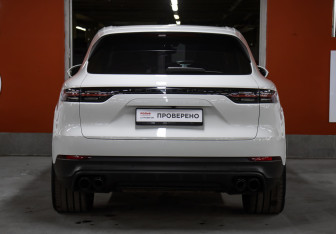 Подержанный автомобиль Porsche Cayenne 2020 года (6 фото)