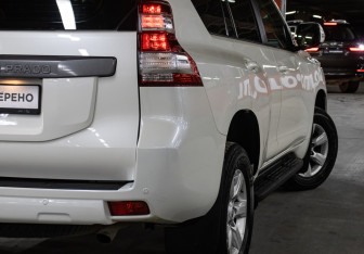 Подержанный автомобиль Toyota Land Cruiser Prado 2017 года (24 фото)