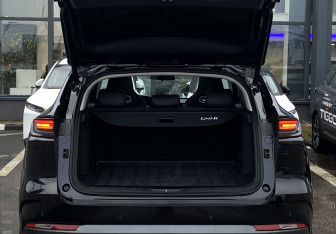 Подержанный автомобиль Changan UNI-K 2023 года (10 фото)