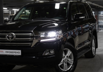 Подержанный автомобиль Toyota Land Cruiser Suv 2015 года (24 фото)