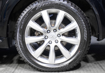 Подержанный автомобиль Infiniti QX56 2011 года (31 фото)