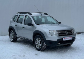 Подержанный автомобиль Renault Duster 2014 года (3 фото)