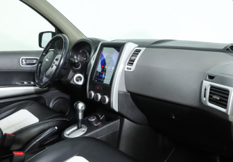 Подержанный автомобиль Nissan X-Trail 2008 года (9 фото)