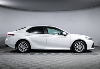 Подержанный автомобиль Toyota Camry Sedan 2021 года (4 фото)