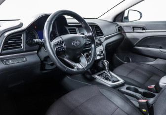 Подержанный автомобиль Hyundai Elantra Sedan 2019 года (9 фото)