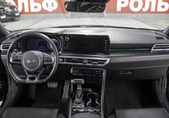 Подержанный автомобиль Kia K5 2020 года (14 фото)