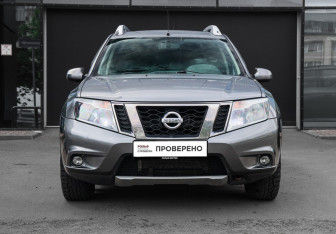 Подержанный автомобиль Nissan Terrano 2014 года (2 фото)