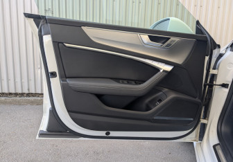 Подержанный автомобиль Audi A7 2021 года (19 фото)