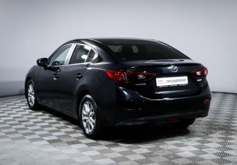 Подержанный автомобиль Mazda 3 Sedan 2018 года (7 фото)