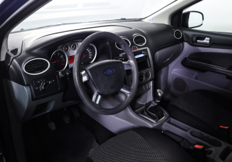 Подержанный автомобиль Ford Focus Hatchback 2010 года (16 фото)