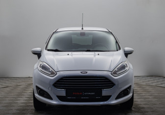 Подержанный автомобиль Ford Fiesta Hatchback 2016 года (8 фото)