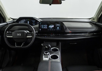 Подержанный автомобиль Changan UNI-S 2024 года (12 фото)