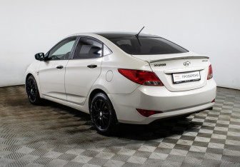 Подержанный автомобиль Hyundai Solaris Sedan 2015 года (7 фото)