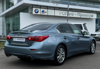 Подержанный автомобиль Infiniti Q50 2017 года (5 фото)