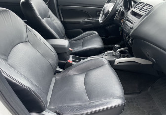 Подержанный автомобиль Mitsubishi ASX 2011 года (9 фото)