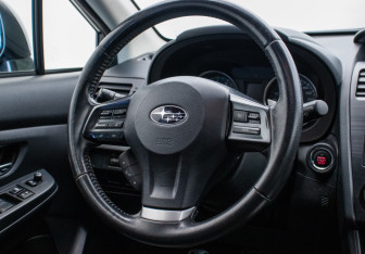 Подержанный автомобиль Subaru XV 2013 года (15 фото)