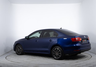 Подержанный автомобиль Volkswagen Jetta Sedan 2012 года (7 фото)