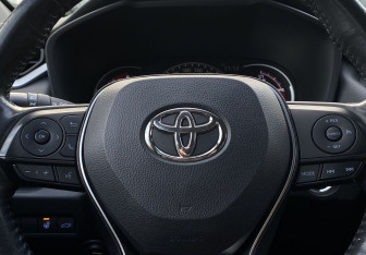 Подержанный автомобиль Toyota RAV4 2019 года (17 фото)