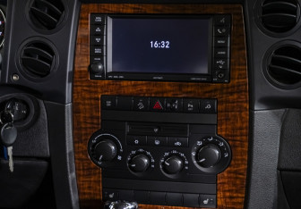 Подержанный автомобиль Jeep Commander 2008 года (14 фото)