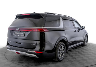 Подержанный автомобиль Kia Carnival 2021 года (5 фото)