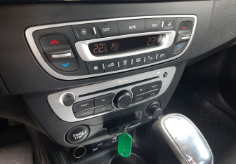 Подержанный автомобиль Renault Fluence 2013 года (15 фото)