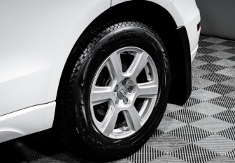 Подержанный автомобиль Audi Q5 2012 года (15 фото)