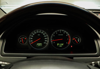 Подержанный автомобиль Volvo XC90 2006 года (10 фото)