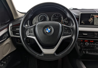 Подержанный автомобиль BMW X5 2014 года (22 фото)