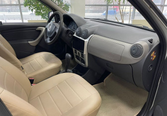 Подержанный автомобиль Renault Logan Sedan 2011 года (10 фото)