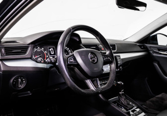 Подержанный автомобиль Skoda Superb Liftback 2015 года (12 фото)