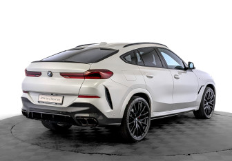 Подержанный автомобиль BMW X6 2023 года (5 фото)