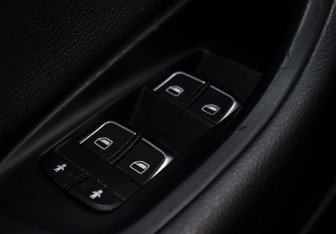 Подержанный автомобиль Audi A6 Sedan 2015 года (22 фото)