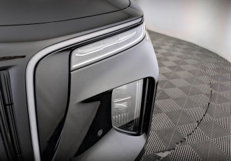 Подержанный автомобиль Hongqi E-HS9 2022 года (16 фото)