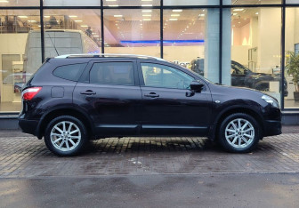 Подержанный автомобиль Nissan Qashqai+2 2011 года (4 фото)