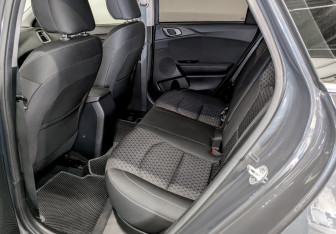 Подержанный автомобиль Kia Ceed Hatchback 2019 года (12 фото)
