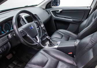 Подержанный автомобиль Volvo XC60 2013 года (10 фото)