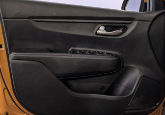 Подержанный автомобиль Kia Rio Hatchback 2018 года (19 фото)