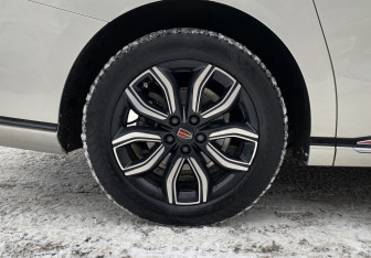 Подержанный автомобиль Hongqi HQ9 2022 года (18 фото)